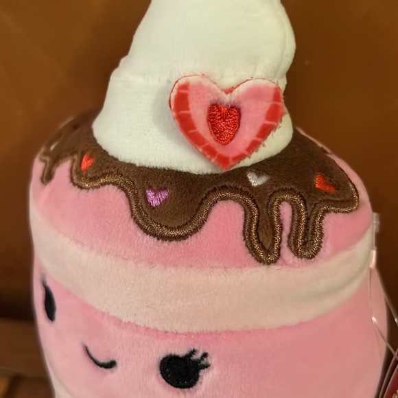 ☎️NWT 5” Shelly Strawberry Pancakes Valentine’s Day edition Squishmallow heart - Picture 5 of 6
